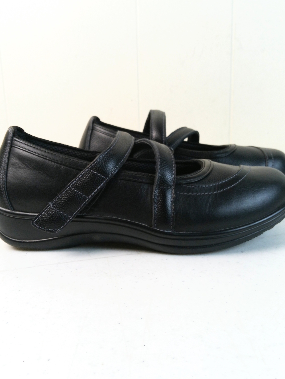 Orthofeet Classic Black Mary Jane Comfort Flats with Adjustable Strap 7D Wide